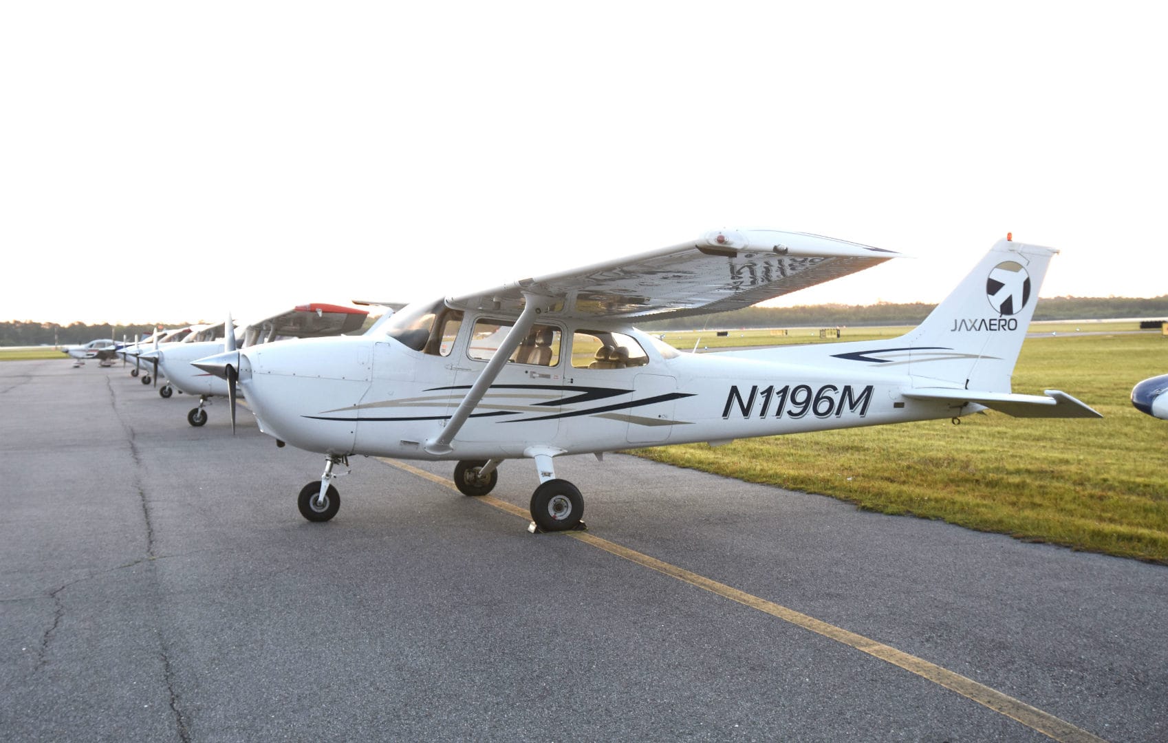 The JAXAERO Cessna 172 fleet lined up