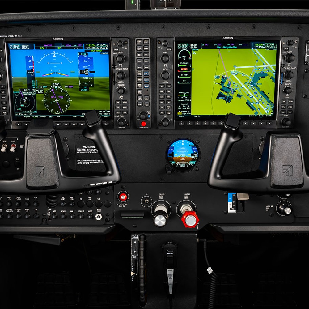 Cessna 172 Garmin G1000 NXi glass cockpit